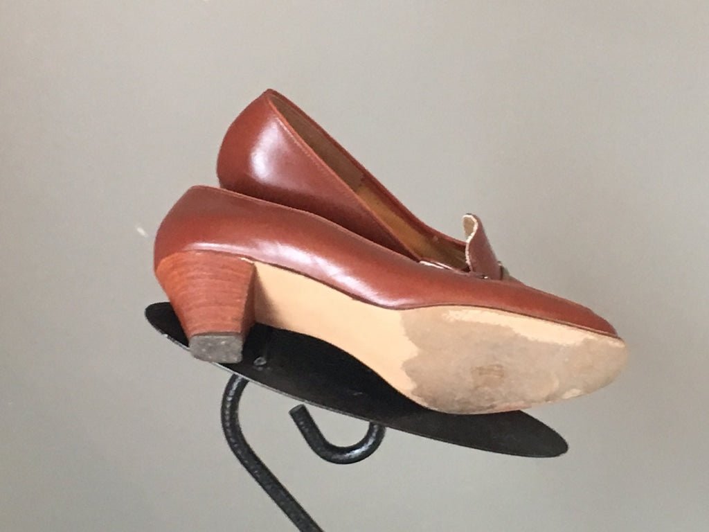 Vtg 60s Caramel Brown Chunky Heel Pump Shoe Gold Horsebit Trim 6 Excellent Cond